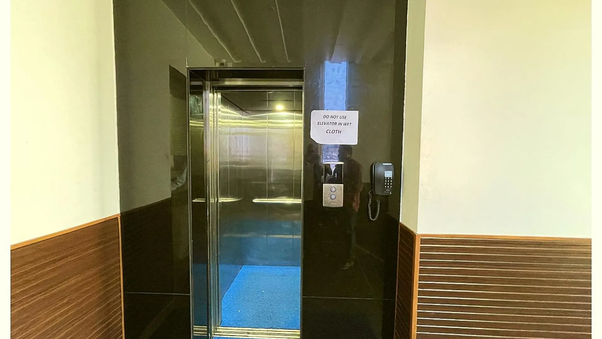 Hotel Premium Ahivaday Inn # Ganges Near Ganga Ghat - Free Public Parking And Wifi Facilities - Air Conditioning Room - Best Hotel Varanasi