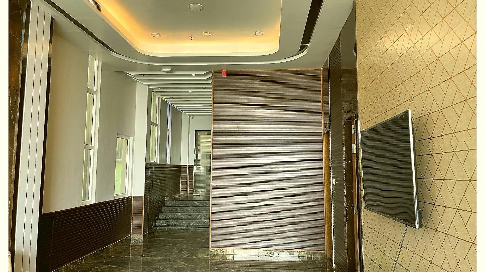 Hotel Premium Ahivaday Inn # Ganges Near Ganga Ghat - Free Public Parking And Wifi Facilities - Air Conditioning Room - Best Hotel Varanasi India